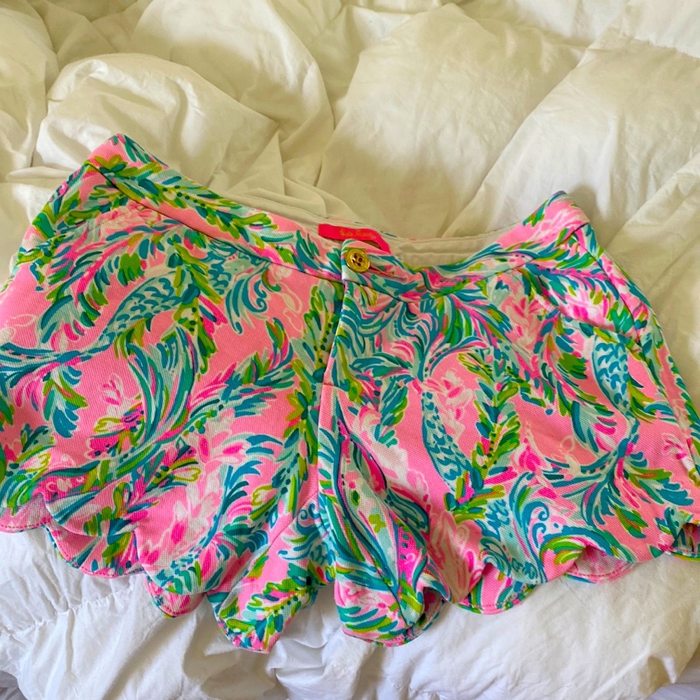 Lily Pulitzer Size 4 scalloped shorts